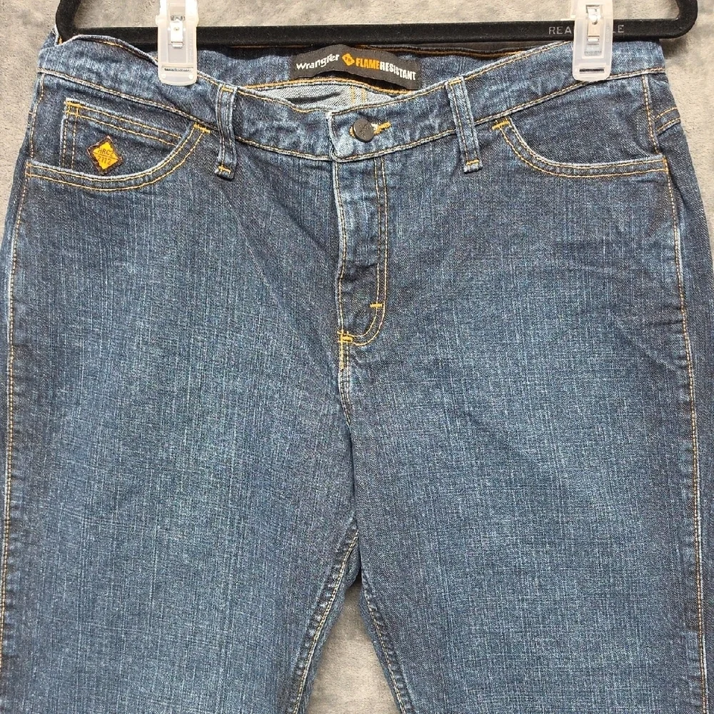 Wrangler Women's Flame Resistant  Blue Straight Leg Jeans sz 32